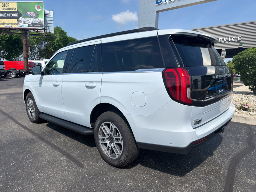 Used 2025 Ford Expedition Active AWD/4WD image 8