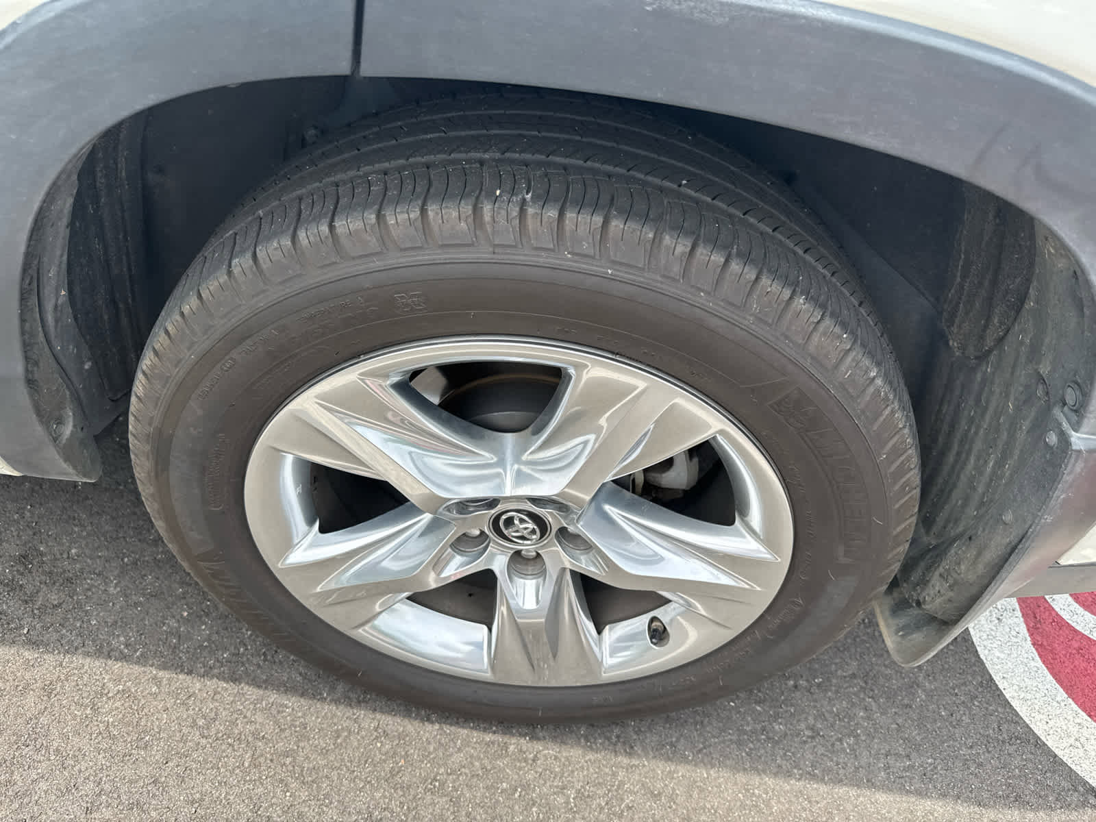 Used 2017 Toyota Highlander Limited FWD image 5