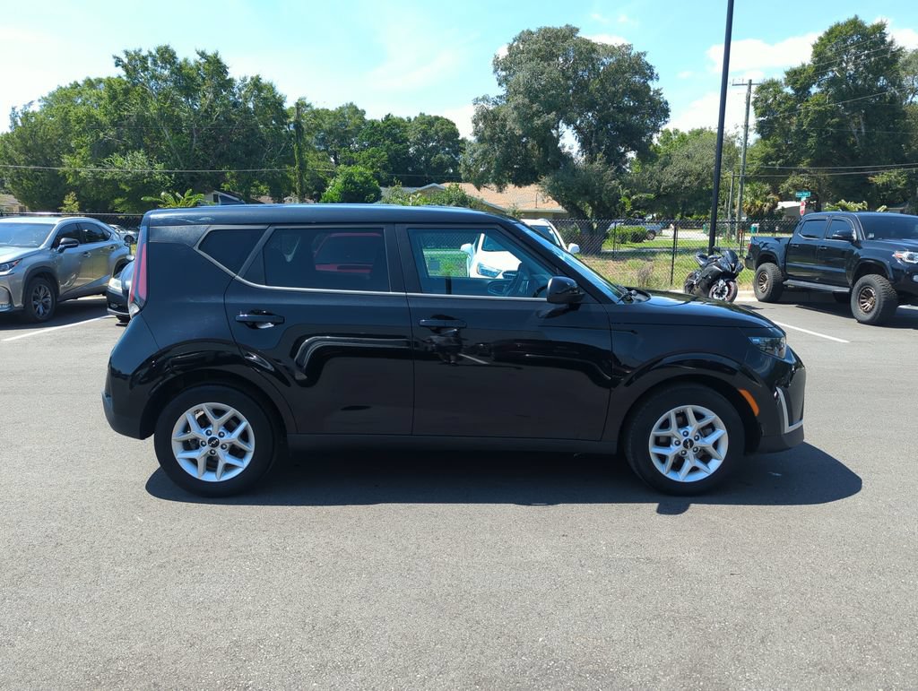 Used 2024 Kia Soul LX w/ Option Group 015 FWD image 8
