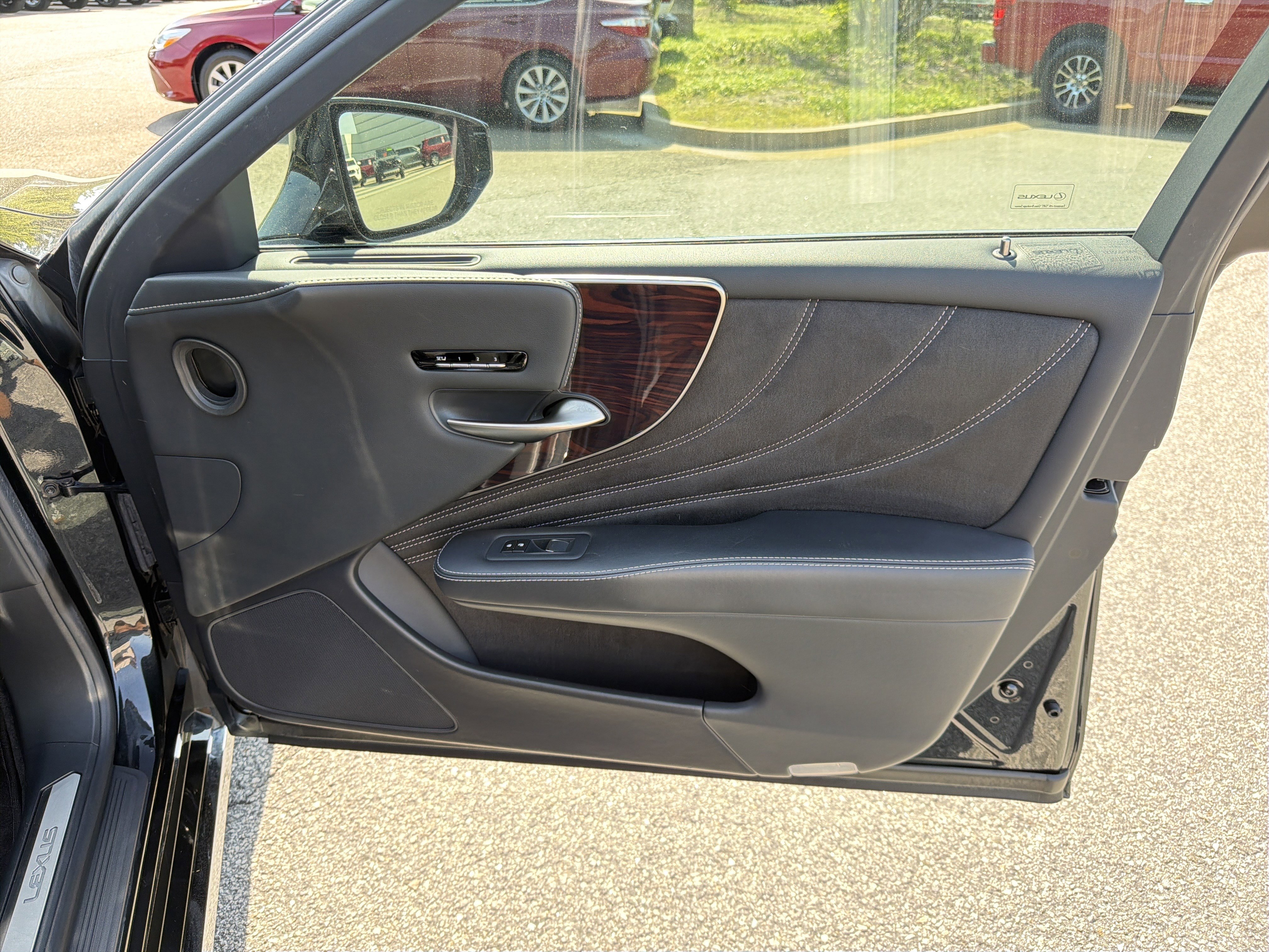 Used 2019 Lexus LS 500 w/ Interior Upgrade Package image 28