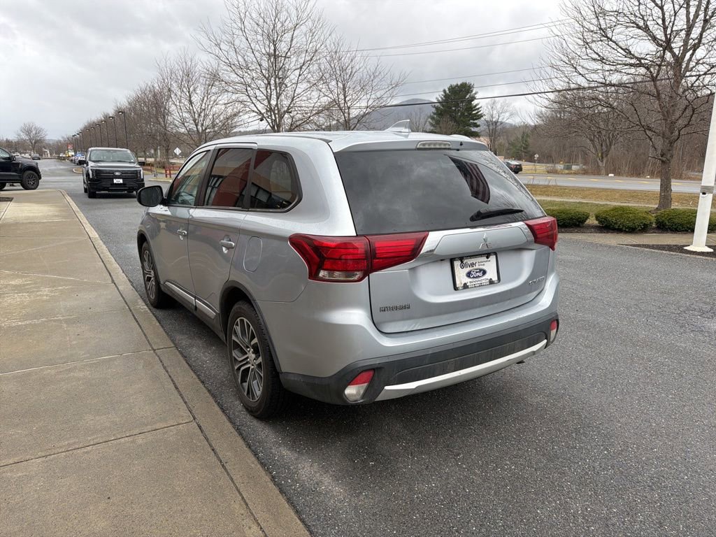 Used 2017 Mitsubishi Outlander ES AWD/4WD image 5
