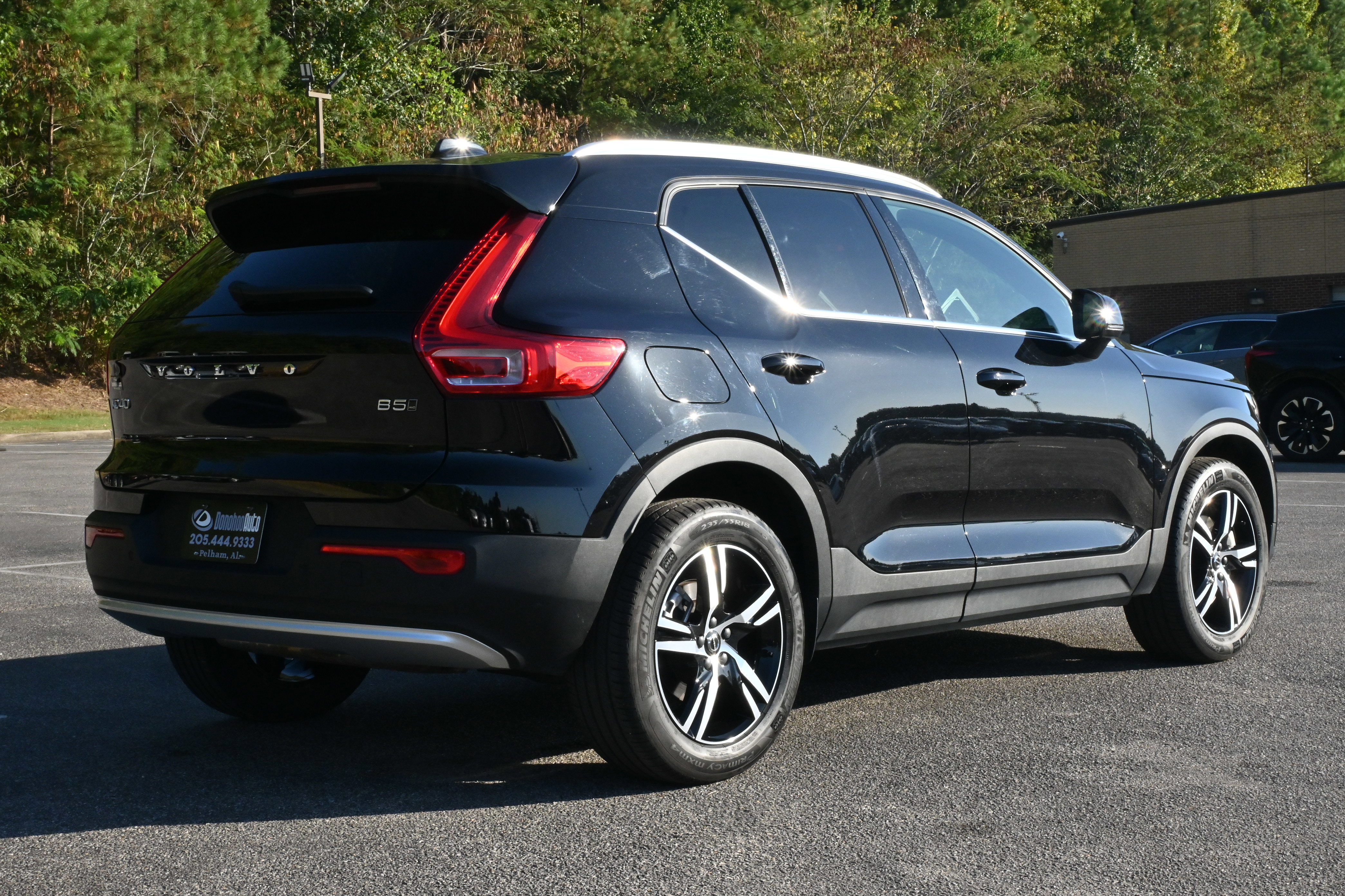 Used 2025 Volvo XC40 B5 Core image 9