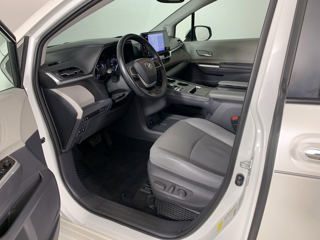 Used 2021 Toyota Sienna XLE w/ XLE Plus Package image 31