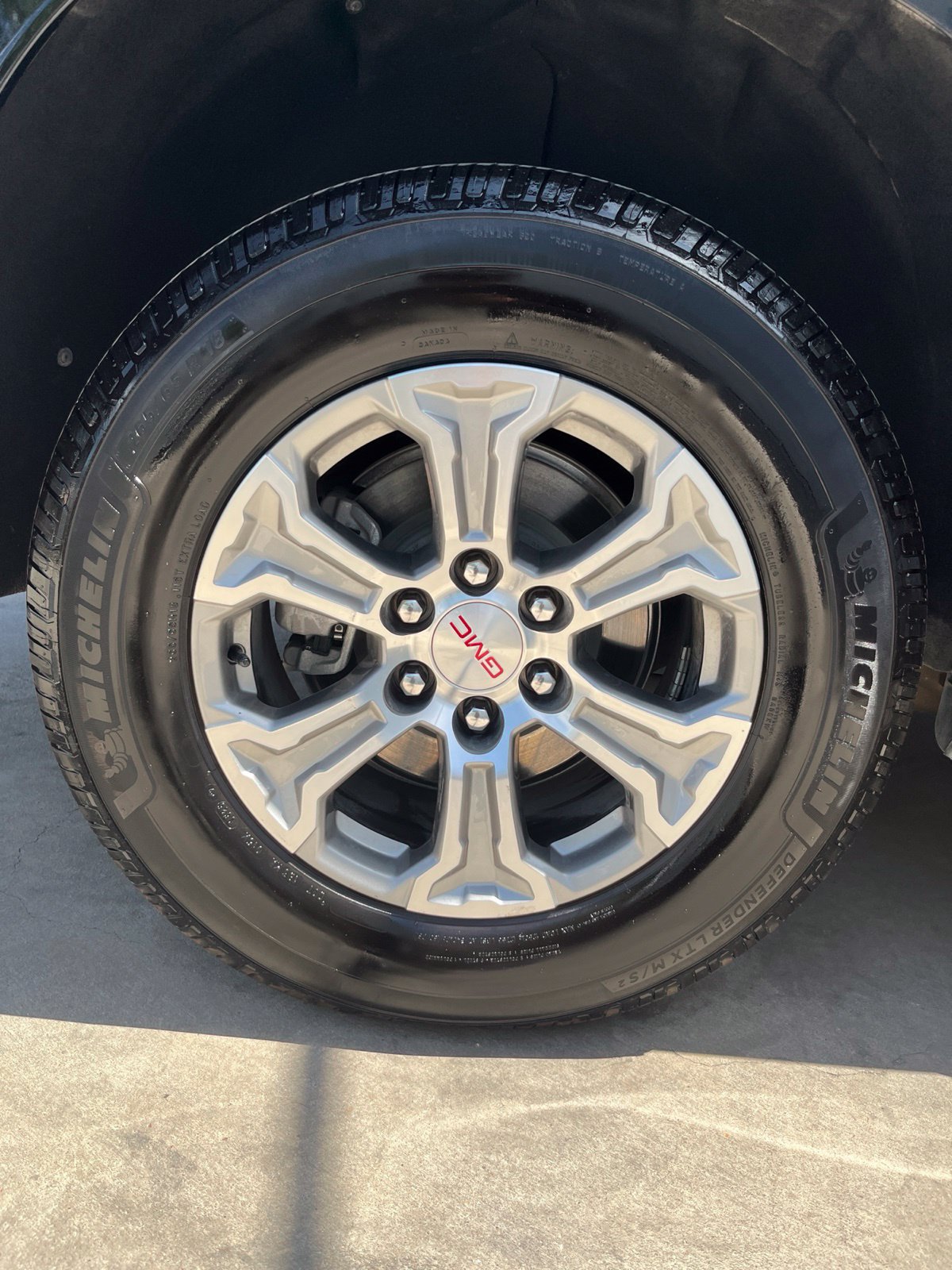Used 2024 GMC Yukon SLE RWD image 26