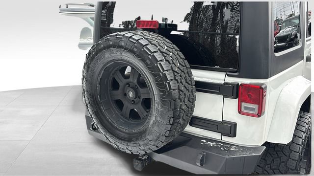 Used 2017 Jeep Wrangler Unlimited Sahara w/ Connectivity Group image 29