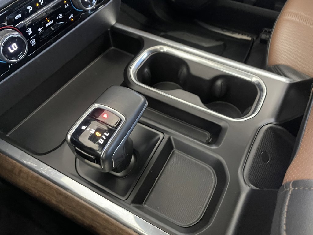 Used 2023 Chevrolet Silverado 1500 High Country w/ High Country Premium Package AWD/4WD image 16