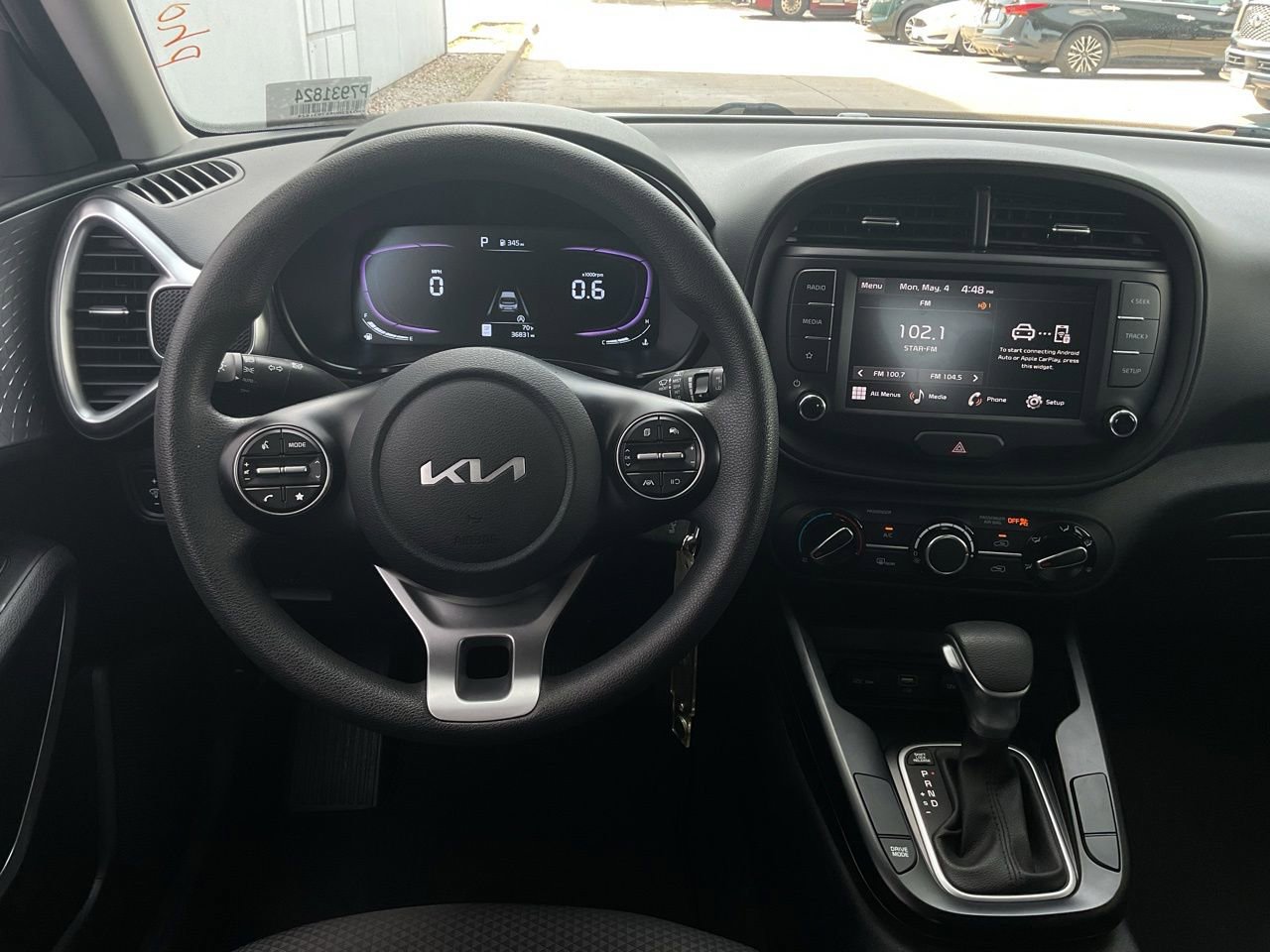 Used 2025 Kia Soul LX w/ LX Technology Package FWD image 12