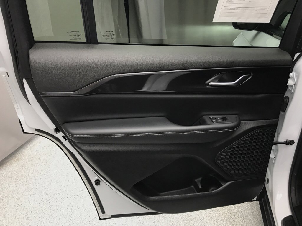 Used 2023 Jeep Grand Cherokee L Laredo w/ Luxury Tech Group I AWD/4WD image 13