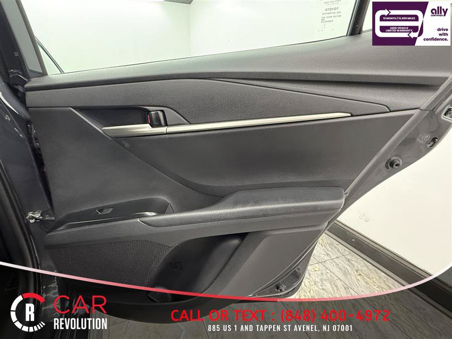 Used 2025 Toyota Camry SE FWD image 35