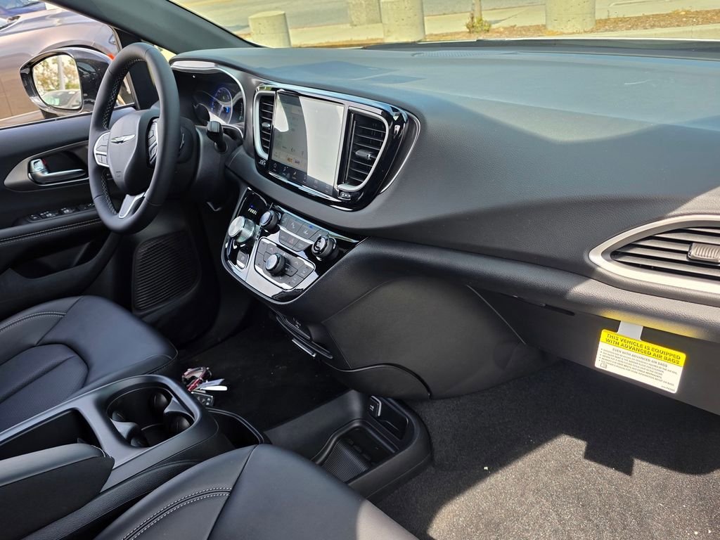 New 2026 Chrysler Voyager LX FWD image 13