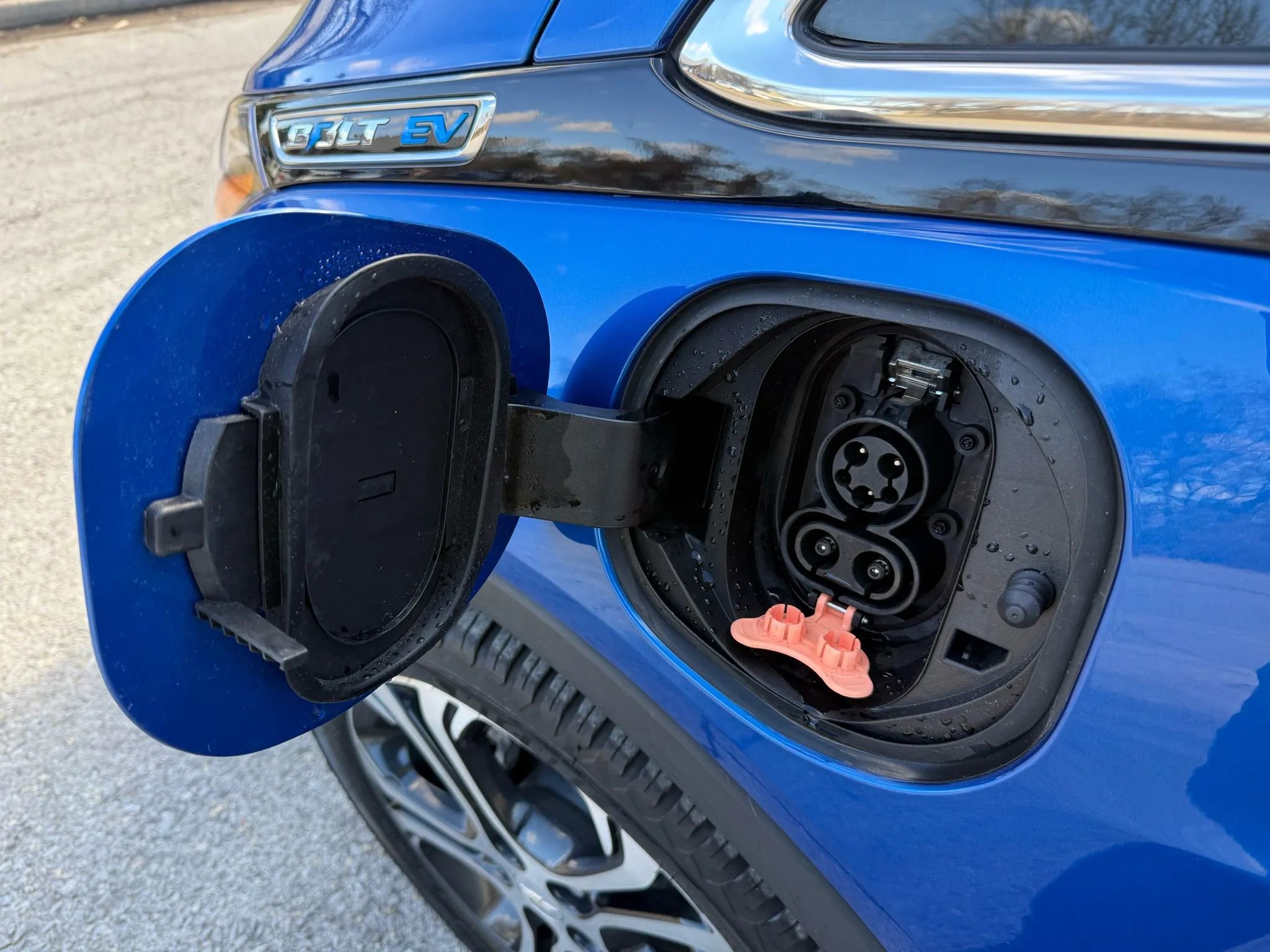 Used 2017 Chevrolet Bolt Premier w/ Driver Confidence II Package image 3