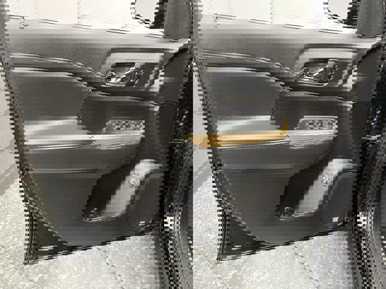 Certified 2023 GMC Acadia SLE w/ Driver Convenience Package image 9