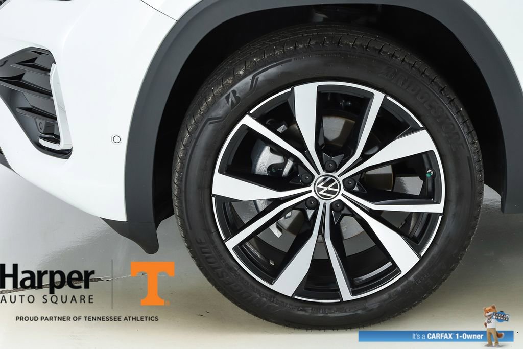 Used 2025 Volkswagen Atlas Cross Sport SEL Premium R-Line AWD/4WD image 44