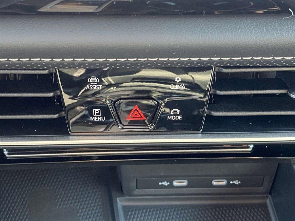 New 2024 Volkswagen Atlas Cross Sport SEL R-Line AWD/4WD image 15