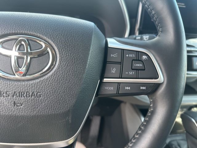 Used 2024 Toyota Highlander Platinum FWD image 20