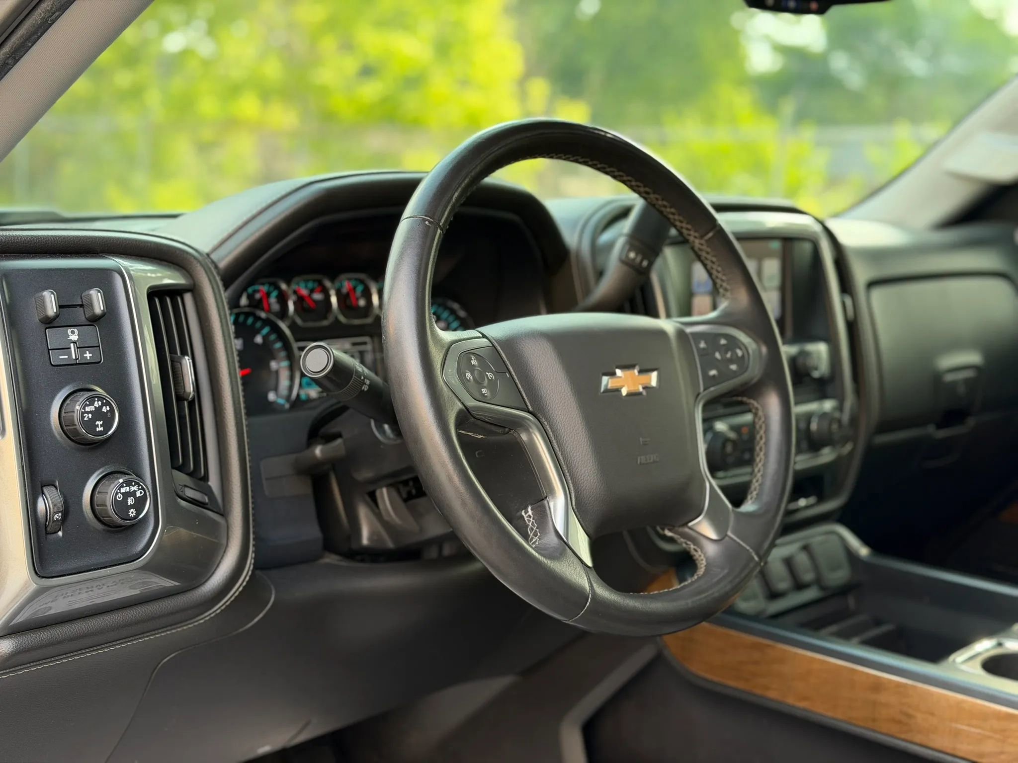 Used 2016 Chevrolet Silverado 1500 LTZ w/ Sport Package AWD/4WD image 11