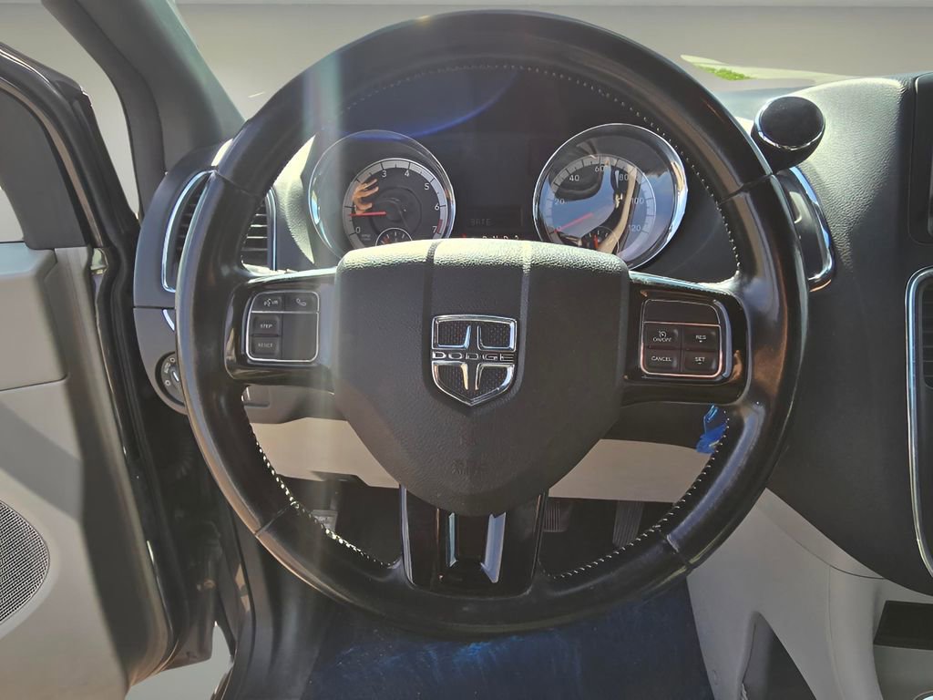 Used 2020 Dodge Grand Caravan SXT image 28