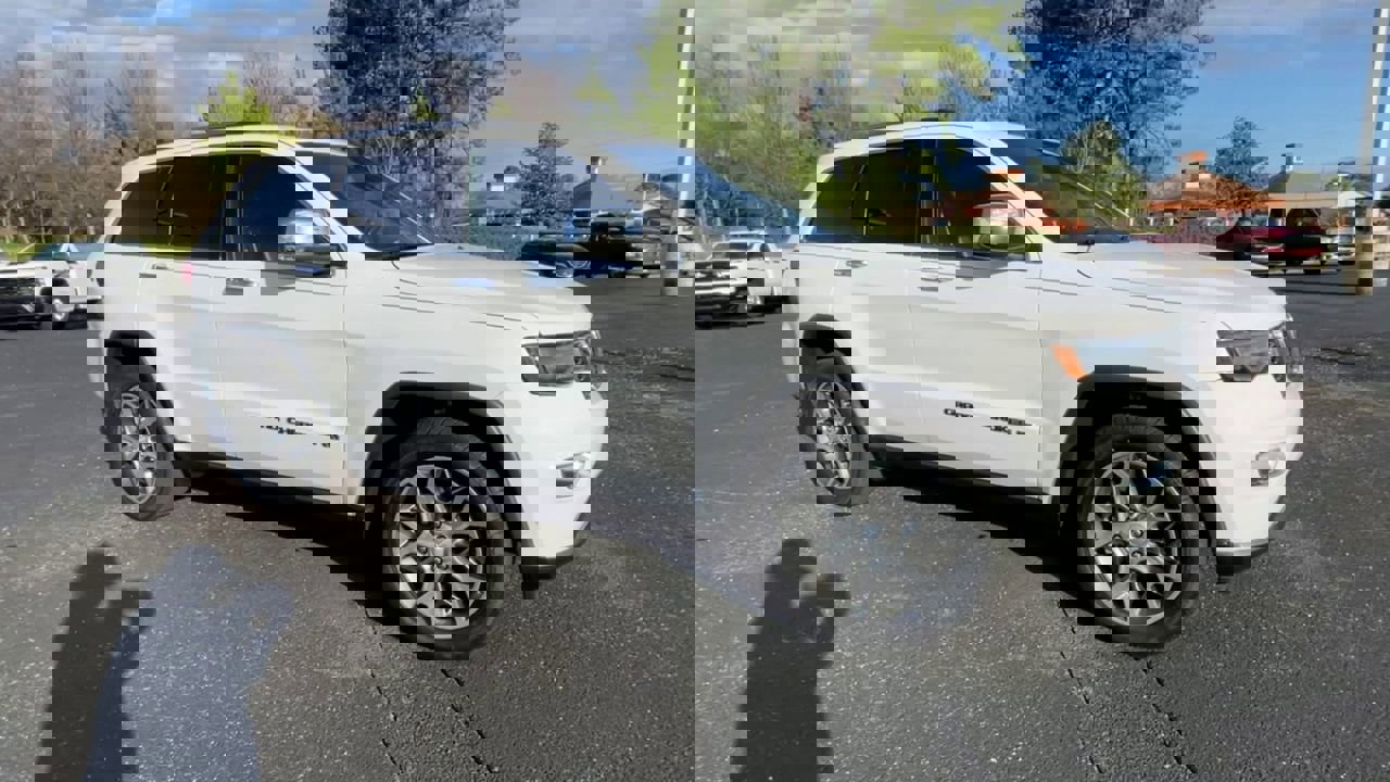 Used 2022 Jeep Grand Cherokee Limited w/ Trailer Tow Group IV image 2