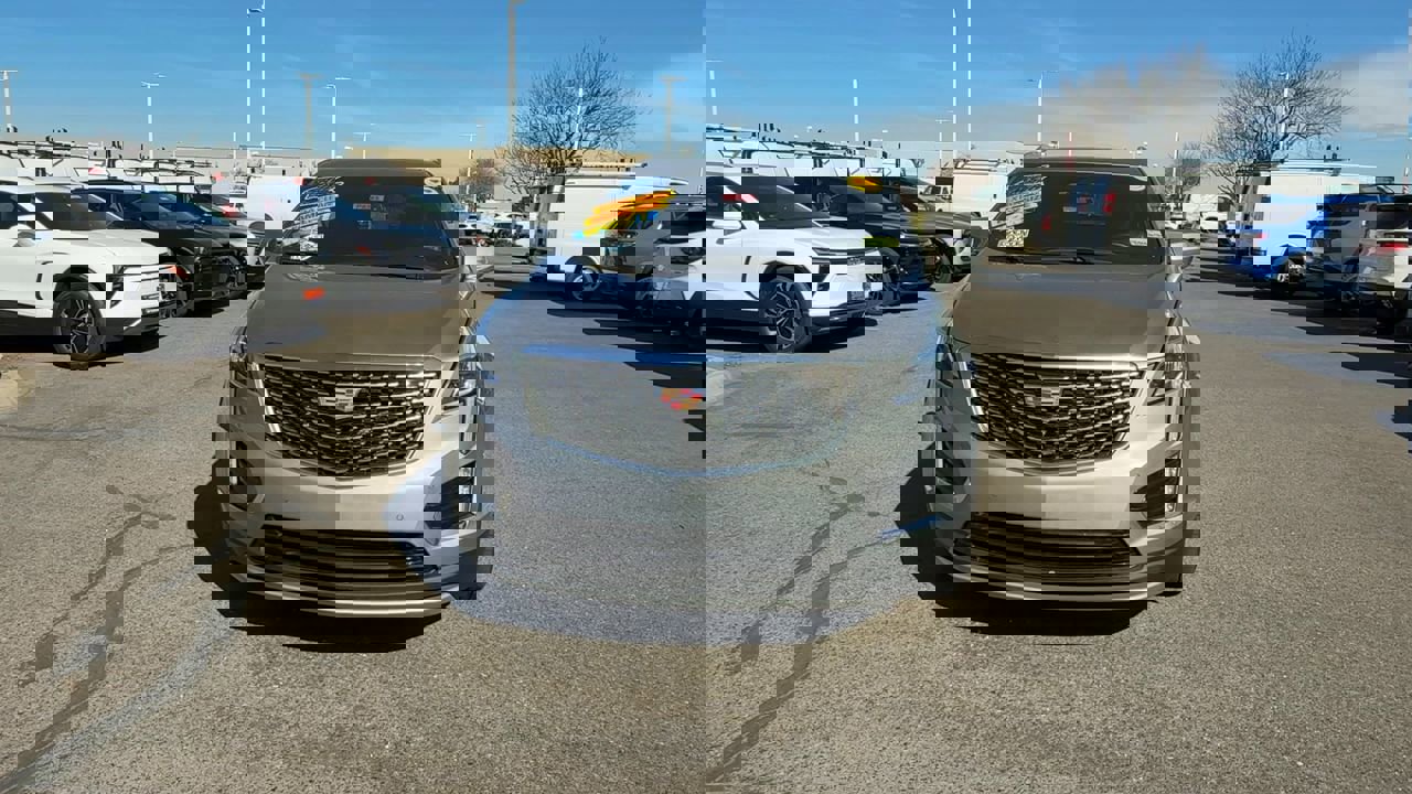 Used 2025 Cadillac XT5 Premium Luxury image 2