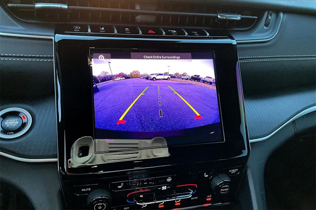 Used 2025 Jeep Grand Cherokee L Altitude image 21