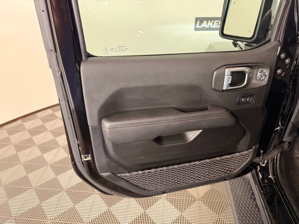 Used 2022 Jeep Wrangler Unlimited Sahara AWD/4WD image 21
