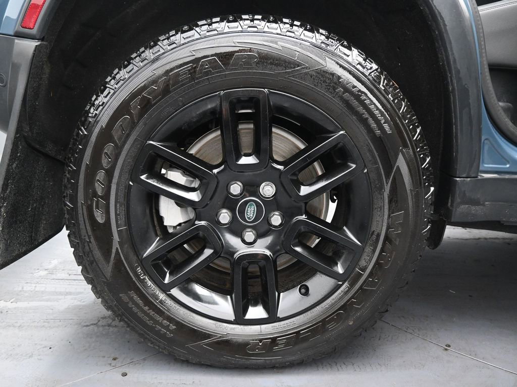 Used 2024 Land Rover Defender 110 S image 32