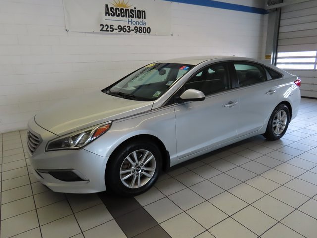 Used 2017 Hyundai Sonata SE image 2
