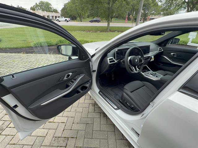 New 2026 BMW 330i xDrive Sedan w/ M Sport Package AWD/4WD image 7