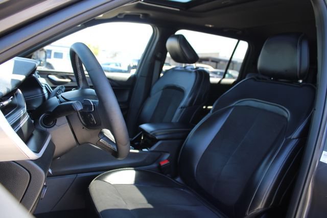 Used 2023 Jeep Grand Cherokee L Laredo AWD/4WD image 37