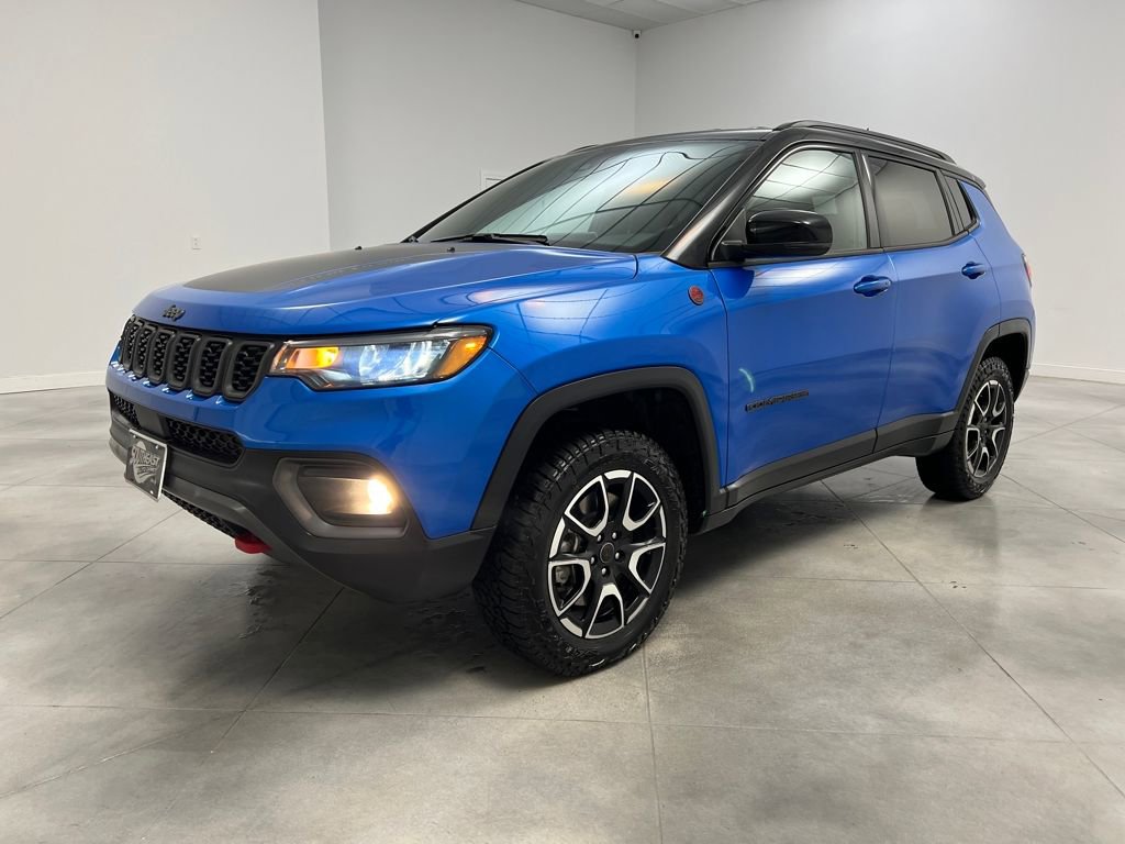 Used 2024 Jeep Compass Trailhawk image 3