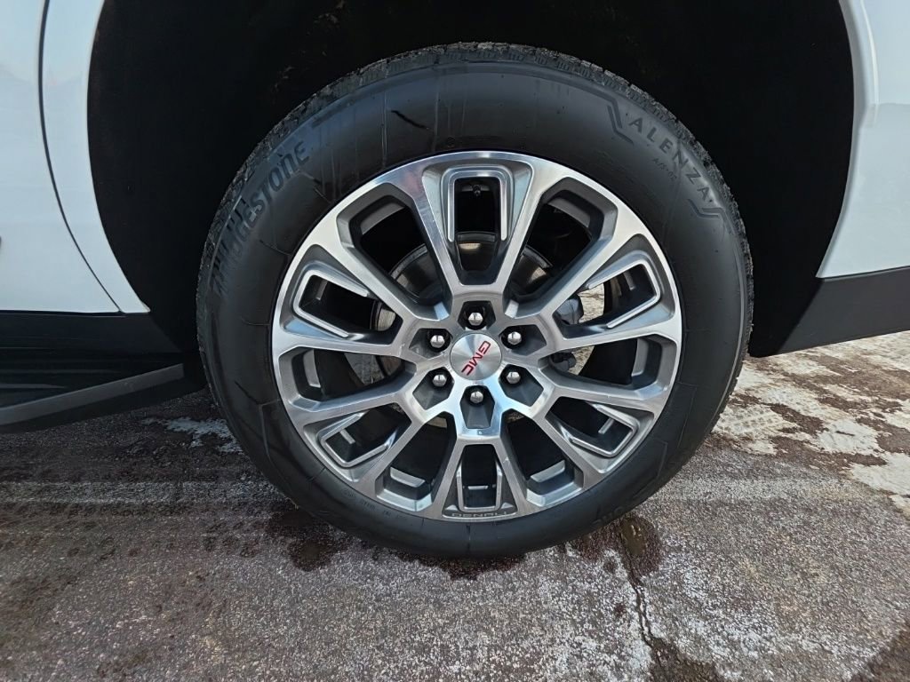 Used 2025 GMC Yukon Denali image 32