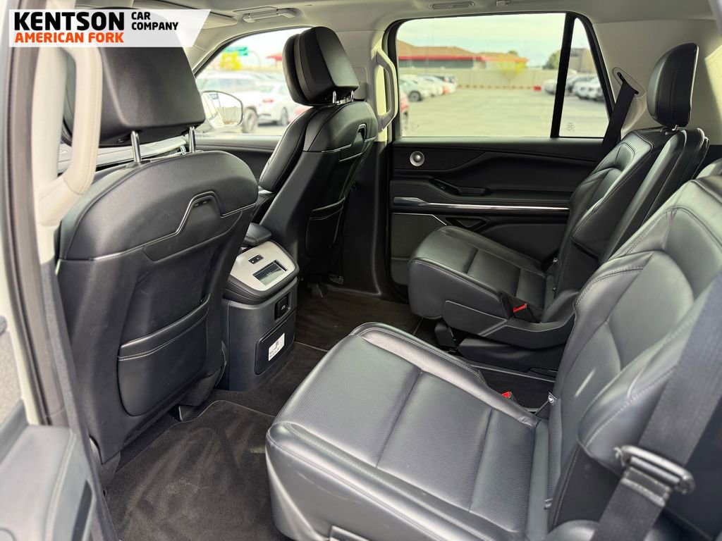Used 2025 Lincoln Navigator Reserve image 38
