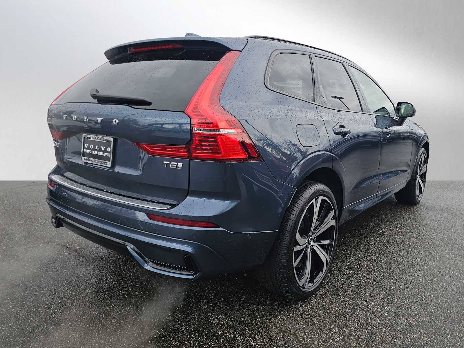 Certified 2025 Volvo XC60 T8 Ultra w/ Protection Package Premier image 3