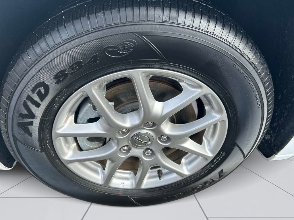 Used 2024 Chrysler Pacifica Touring-L image 9