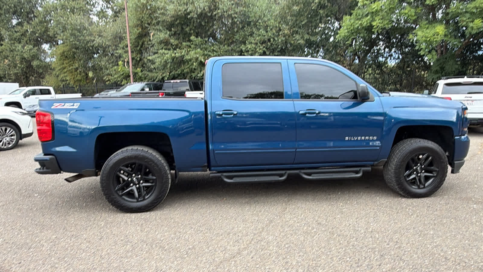 Used 2017 Chevrolet Silverado 1500 LT w/ All Star Edition AWD/4WD image 4
