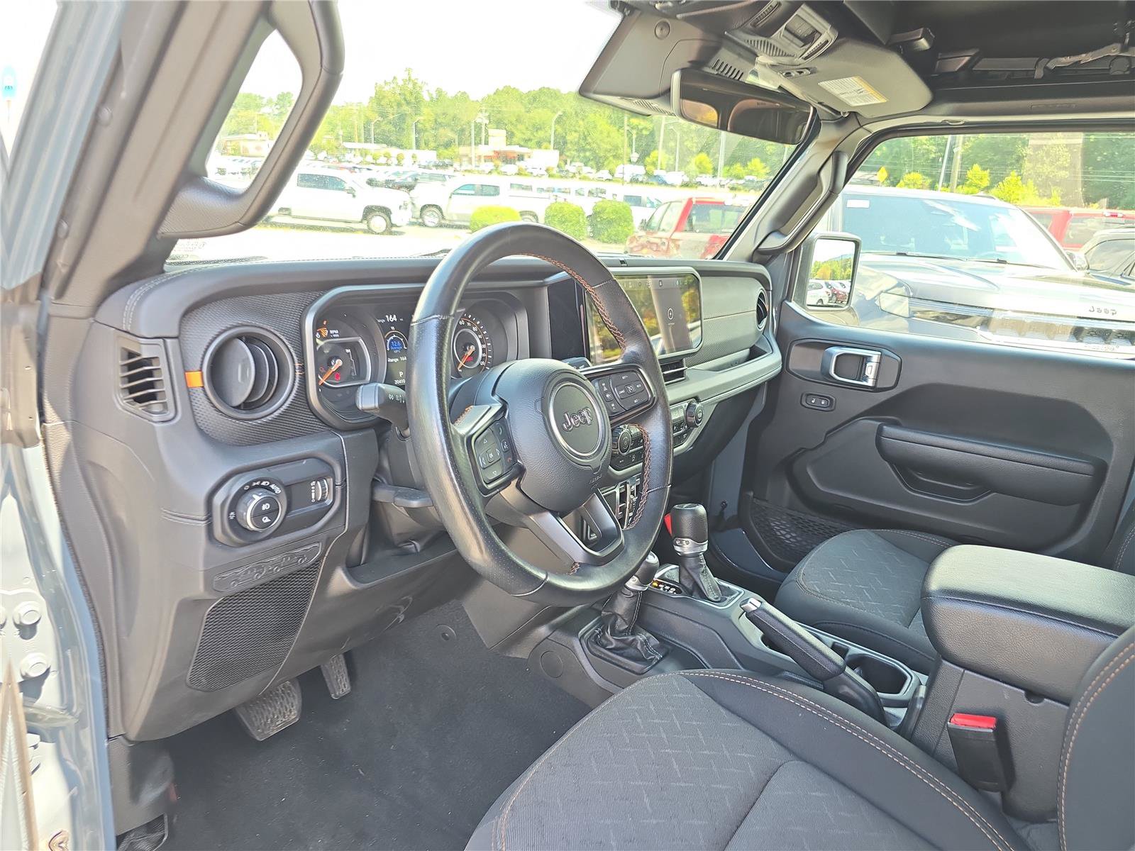 Used 2024 Jeep Gladiator Mojave w/ Technology Group AWD/4WD image 22