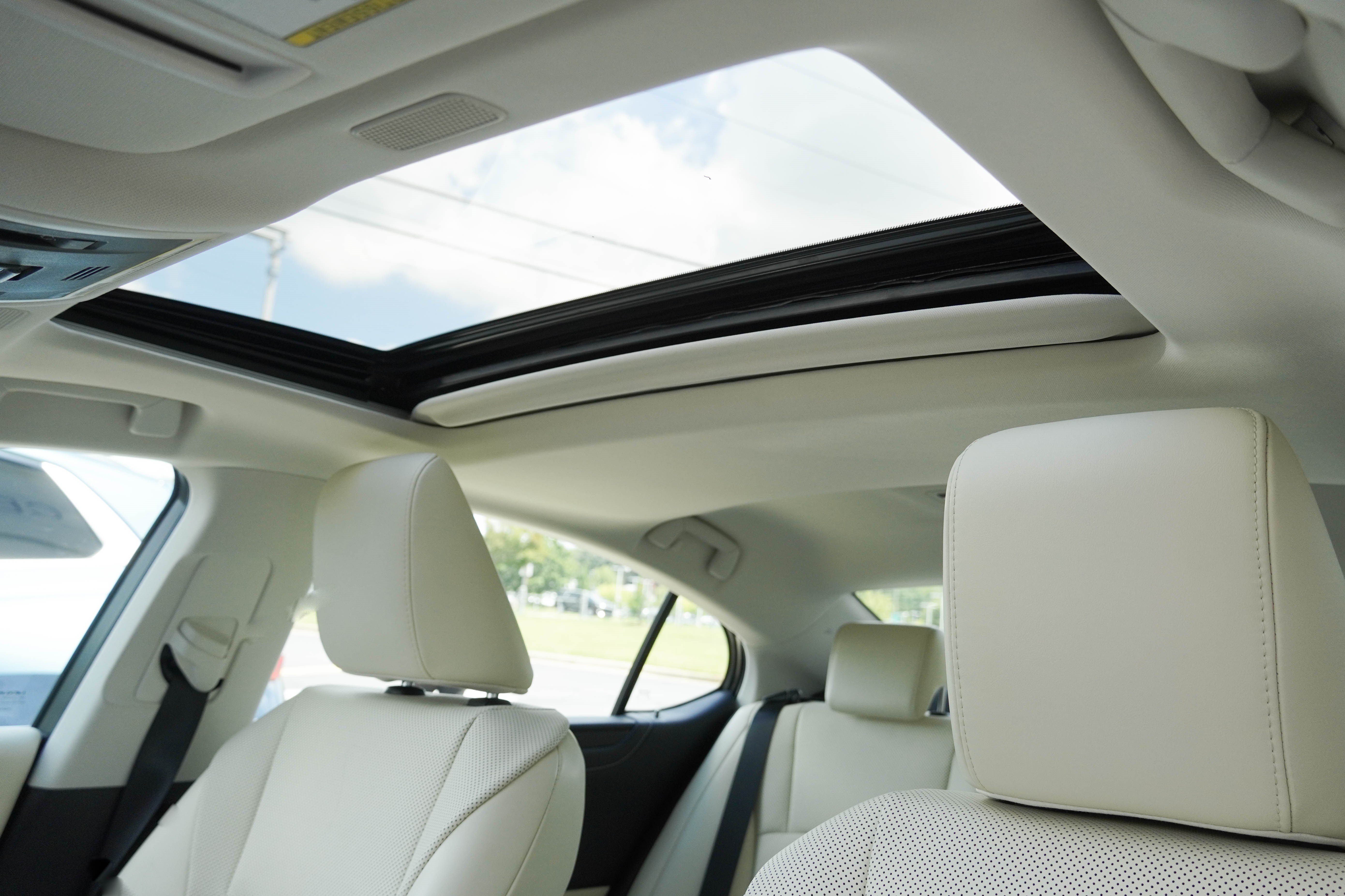 Used 2022 Lexus ES 300h w/ Premium Package FWD image 13