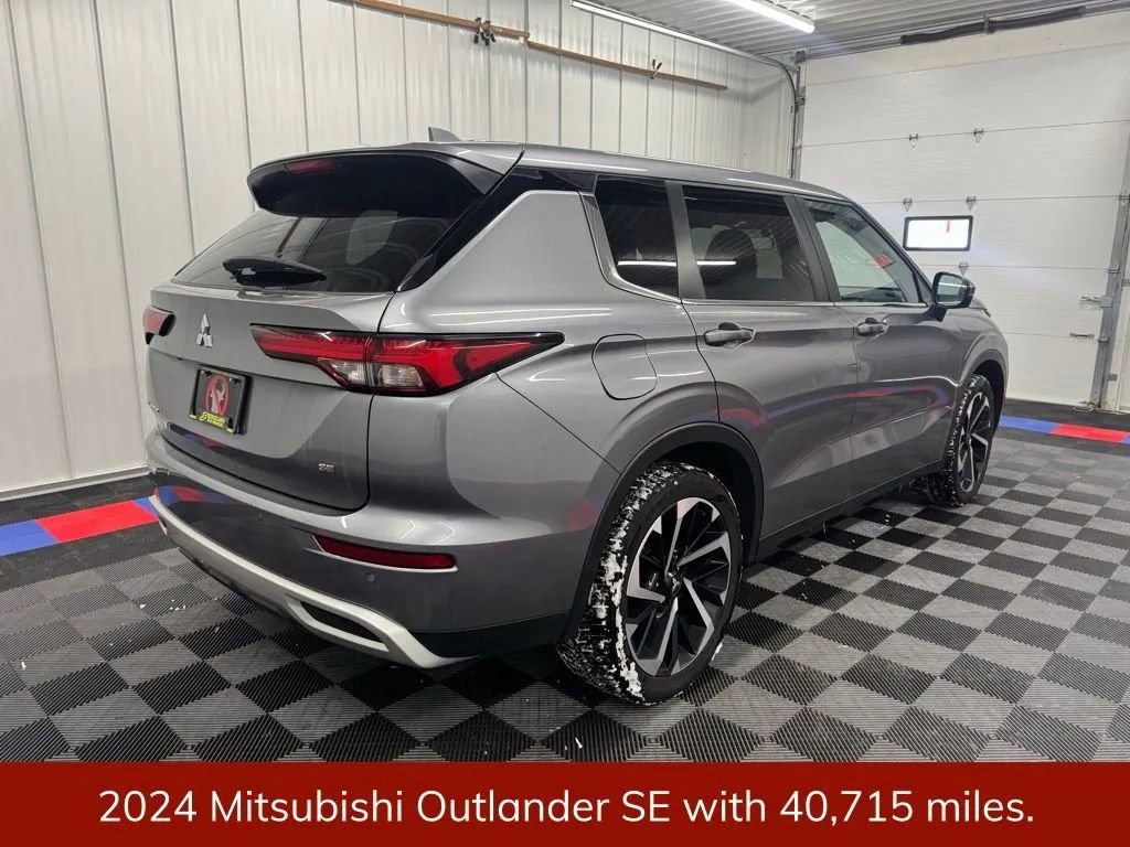 Used 2024 Mitsubishi Outlander SE image 3