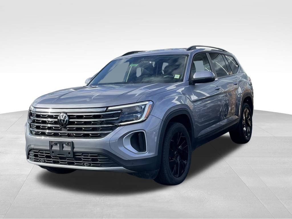 Certified 2025 Volkswagen Atlas SE w/ Black Wheel Package image 2