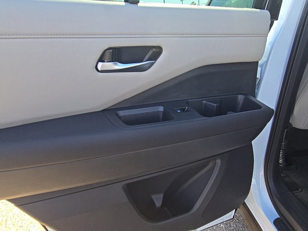New 2025 Nissan Pathfinder SL w/ Black Appearance Package image 36