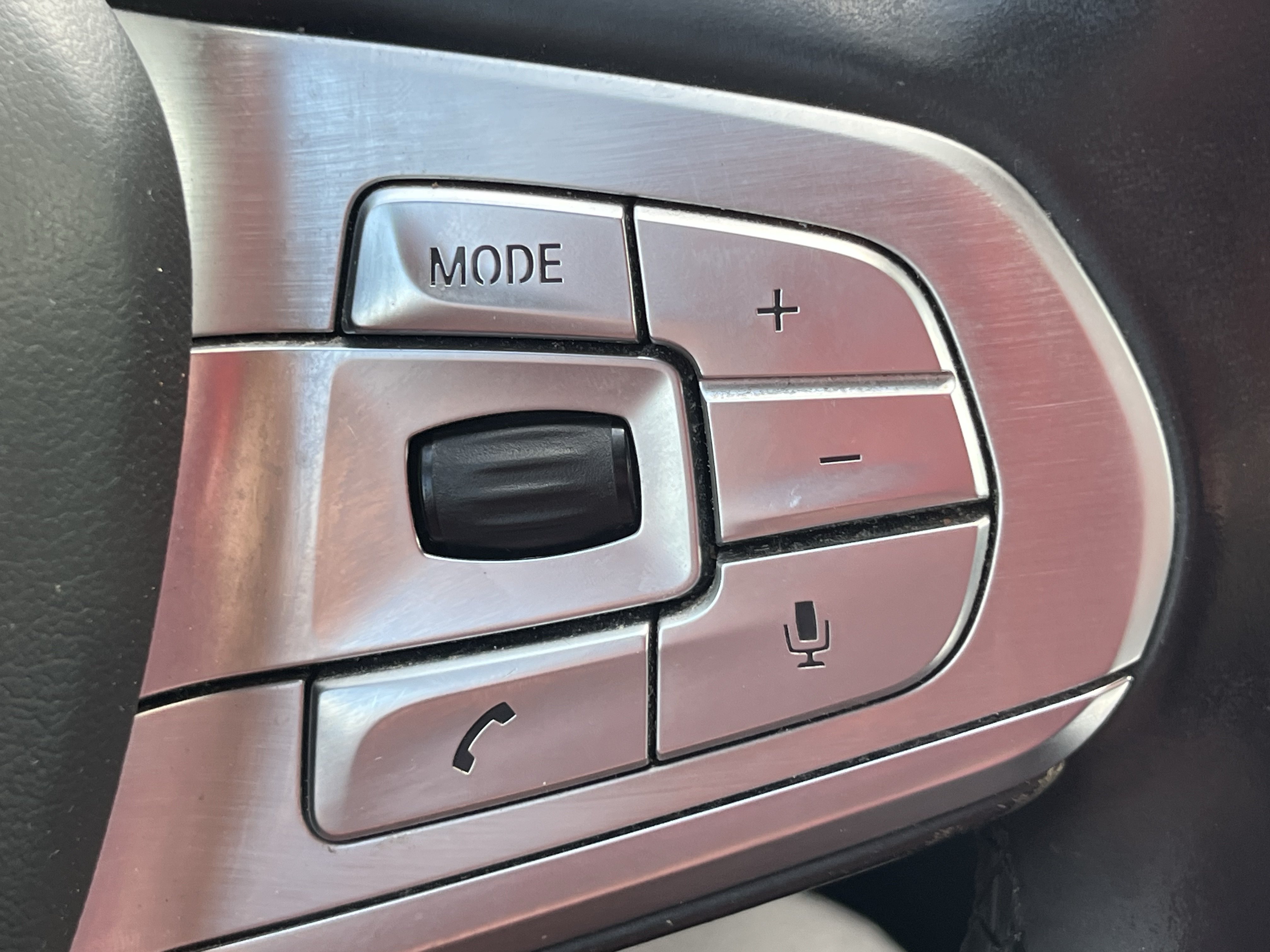 Used 2018 BMW 740i RWD image 24