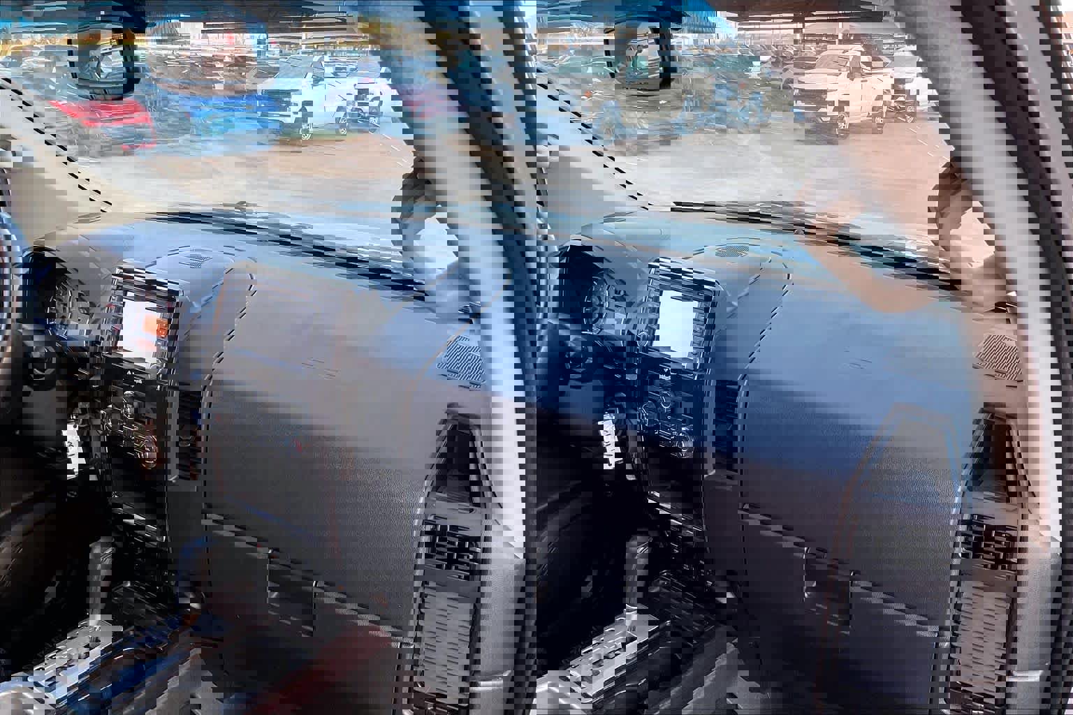 Used 2015 Nissan Titan SL w/ SL Moonroof Package image 18