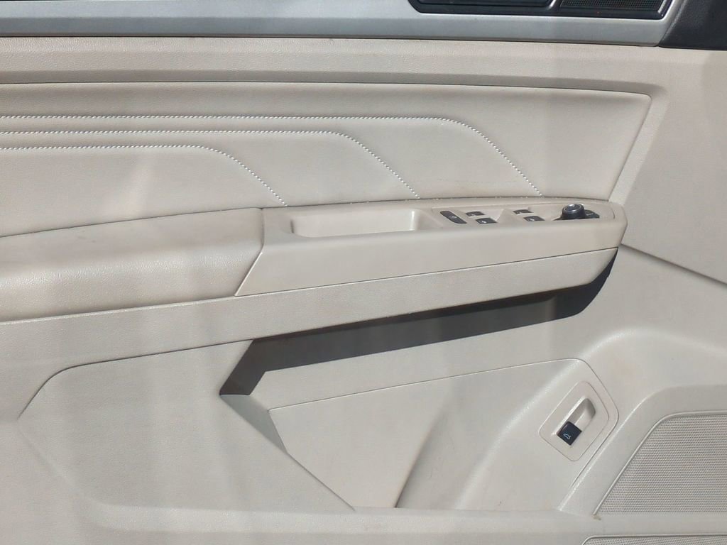 Used 2021 Volkswagen Atlas SEL R-Line image 10