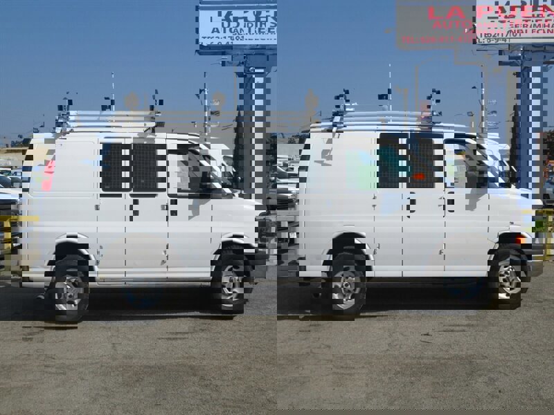 Used 2014 Chevrolet Express 2500 image 2
