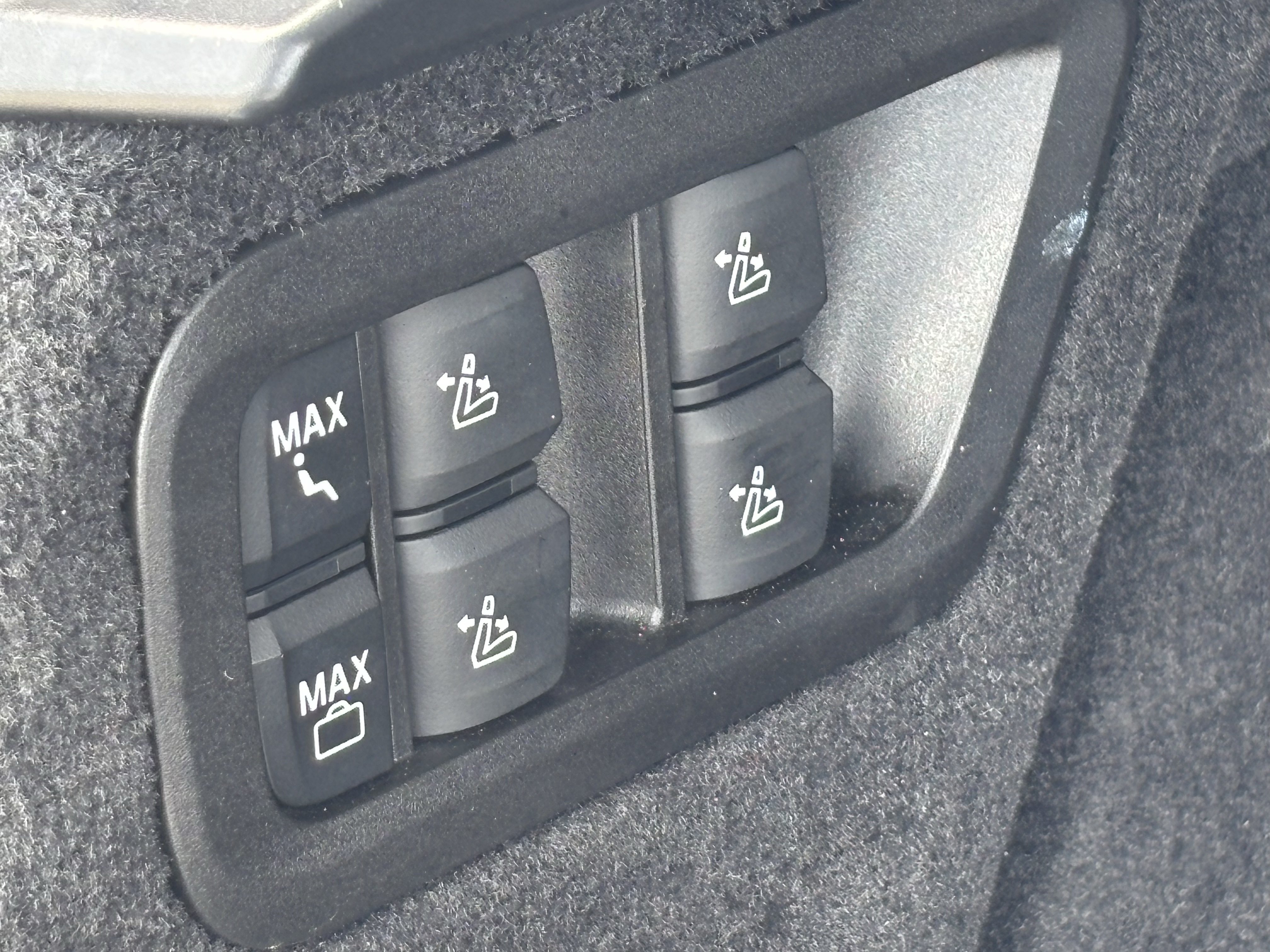 Used 2025 BMW X7 M60i AWD/4WD image 36