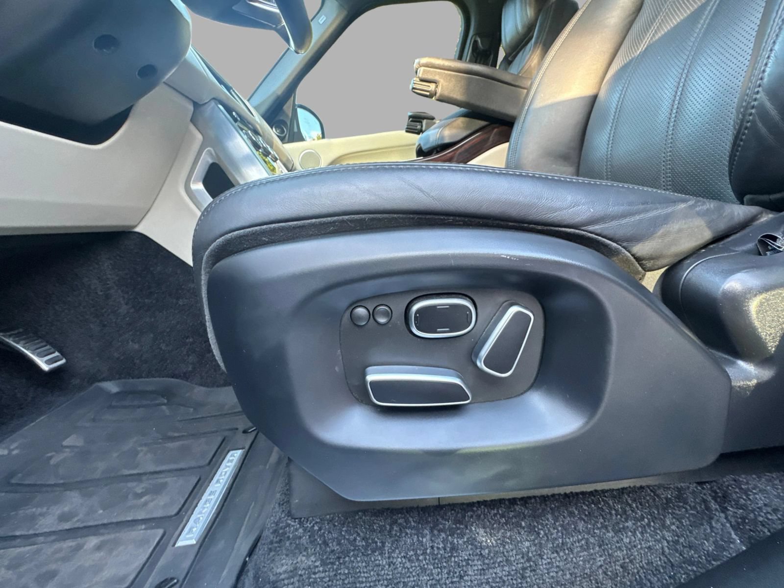Used 2015 Land Rover Range Rover Supercharged AWD/4WD image 11