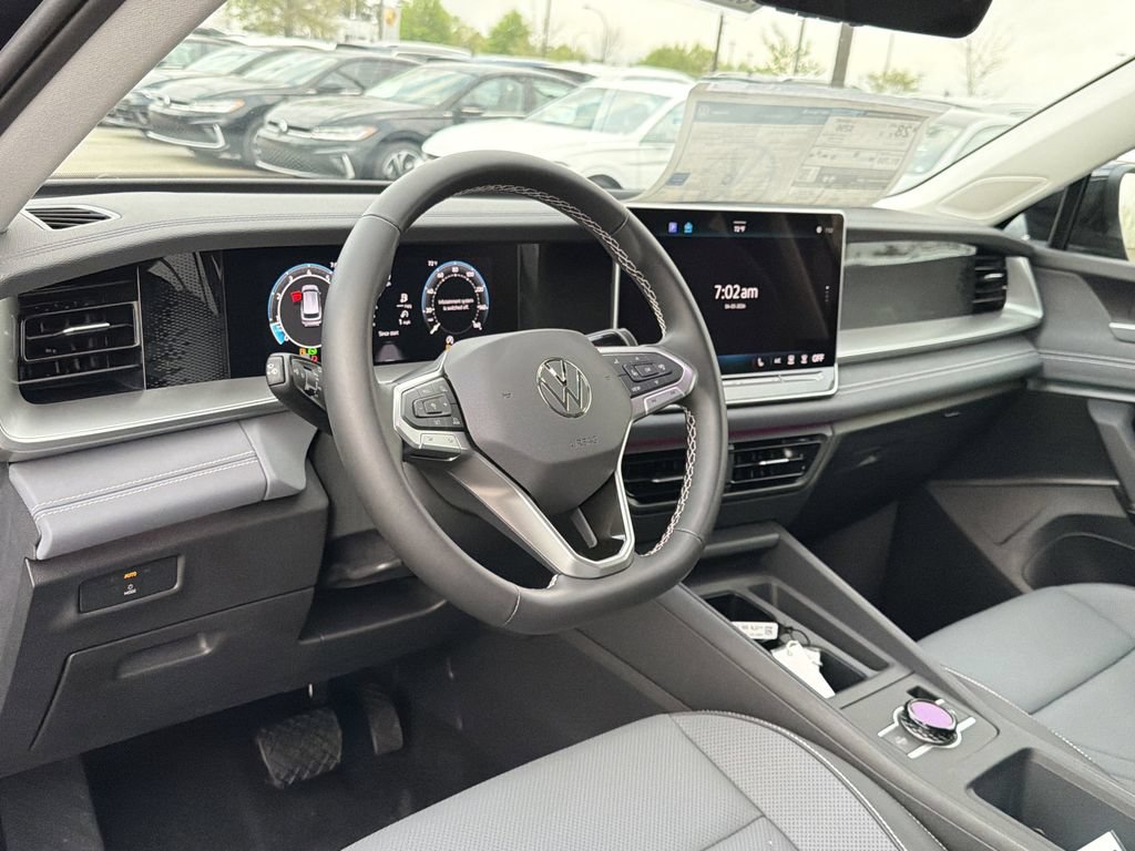 New 2026 Volkswagen Tiguan SE FWD image 10