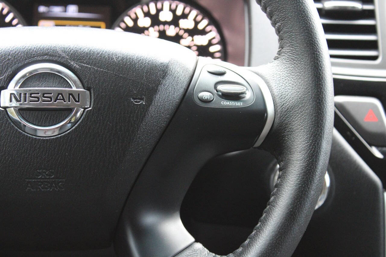 Used 2018 Nissan Pathfinder SV image 37