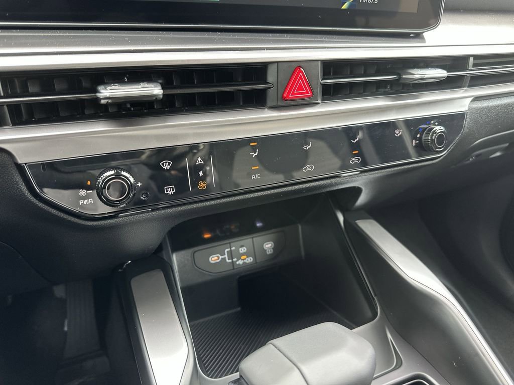 New 2026 Kia Sorento LX FWD image 18