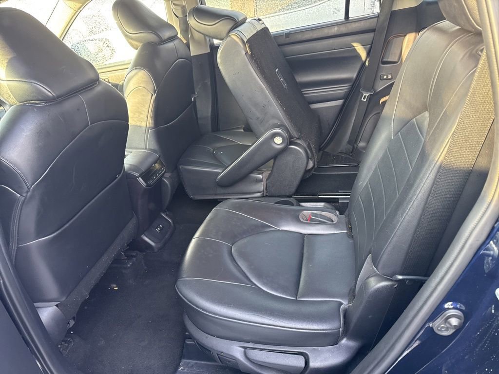 Used 2021 Toyota Highlander XLE image 10